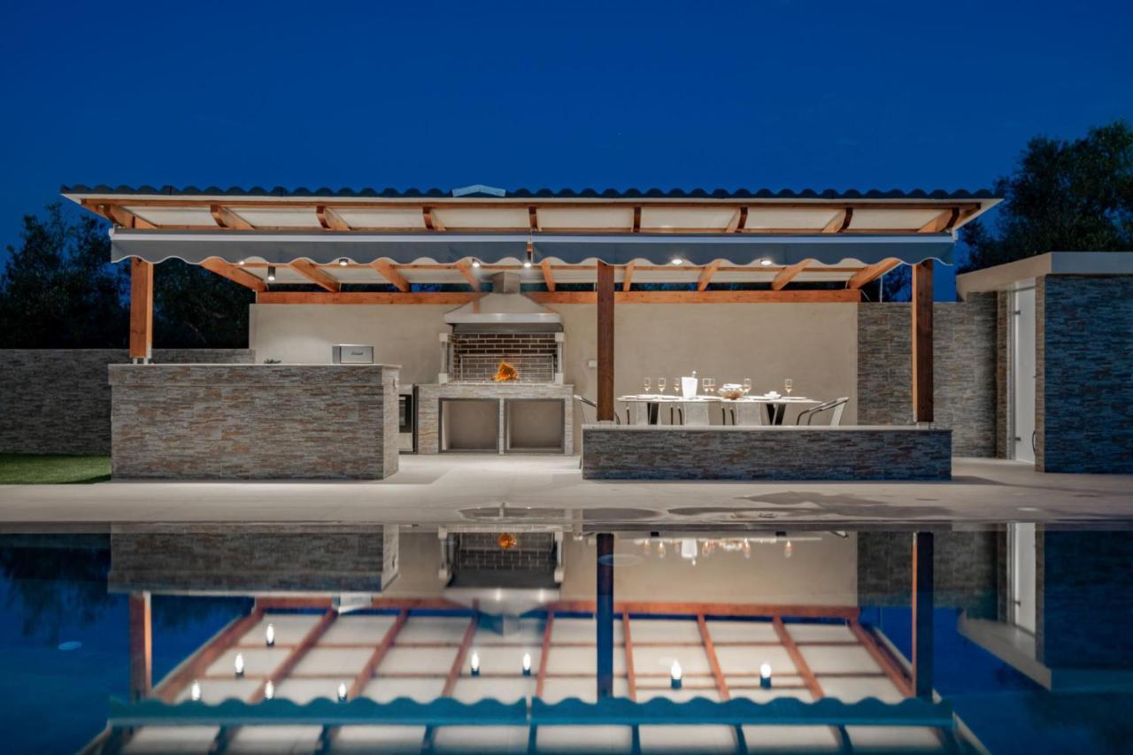 Antonia Villa - Luxurious Serenity With Private Pool, By Zantewize Kalipádhon Exterior foto