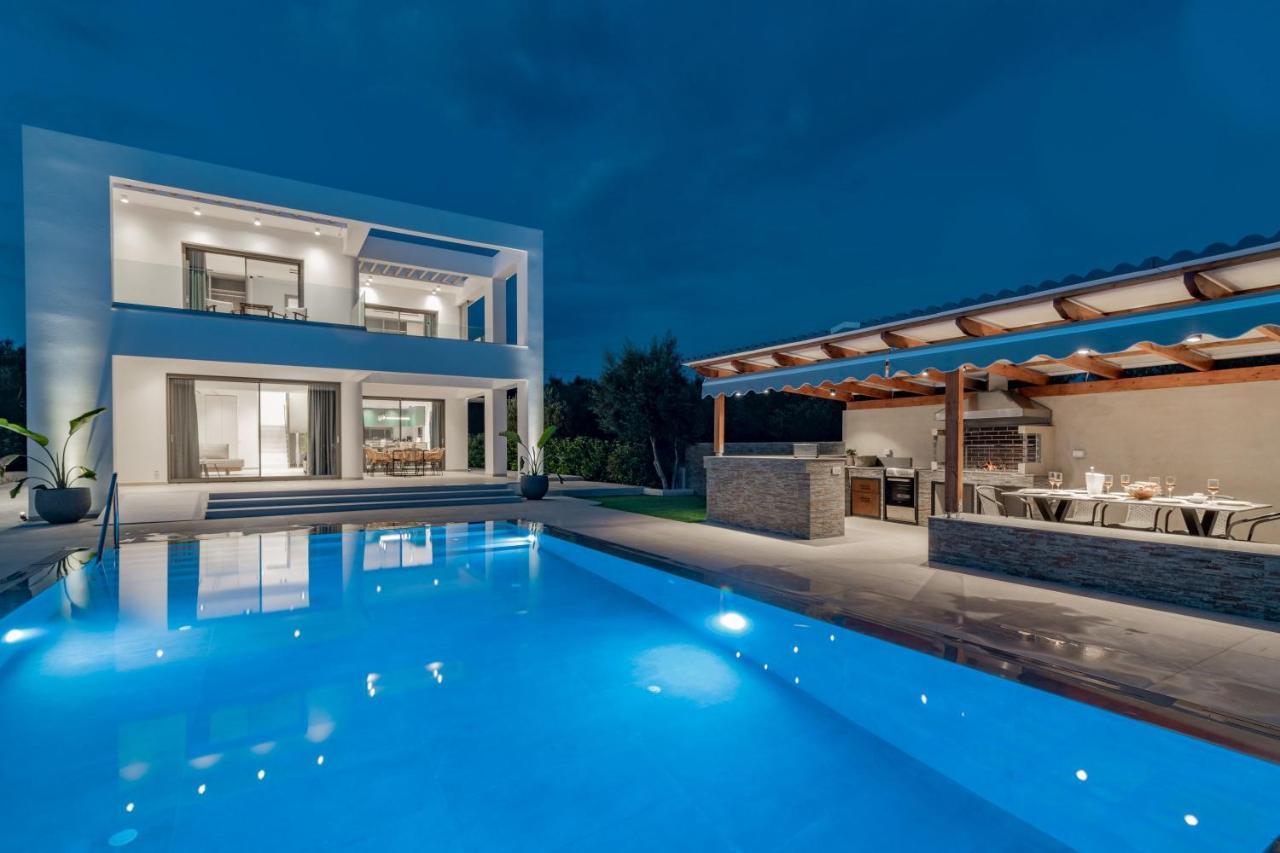 Antonia Villa - Luxurious Serenity With Private Pool, By Zantewize Kalipádhon Exterior foto