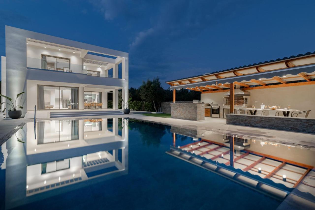 Antonia Villa - Luxurious Serenity With Private Pool, By Zantewize Kalipádhon Exterior foto